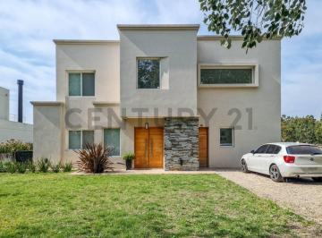 Casa · 185m² · 6 Ambientes · Venta de Casa en Haras del Sur II