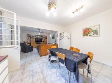 Casa · 160m² · 7 Ambientes · Casa Interna Unica en Venta - 4 Dorm. - Zona Centro