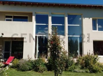 Casa · 207m² · 4 Ambientes · Casa en Venta Dina Huapi