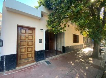 Casa · 179m² · 4 Ambientes · 1 Cochera · Casa de 3 Habitaciones a La Venta en Barrio Villa Cabrera