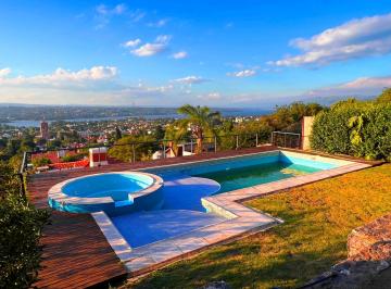 Casa · 236m² · 3 Dormitorios · 2 Cocheras · Casa en Alquiler Hasta Noviembre