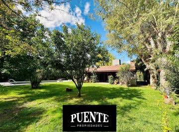 Quinta vacacional · 220m² · 5 Ambientes · 1 Cochera · El Trébol Casas Quinta a La Venta