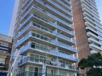 Departamento · 70m² · 3 Ambientes · 1 Cochera · Departamento en Venta de 3 Ambientes en La Lucila con Cochera