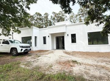 Casa · 210m² · 3 Ambientes · Casa 3 Amb a Estrenar en Barrancas de San Benito