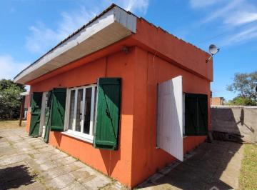 Casa · 82m² · 3 Ambientes · 1 Cochera · |casa con Todos Los Servicios en Zona Alta de Mar de Ajo|