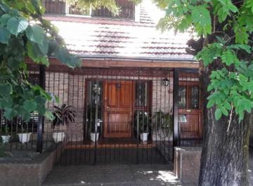 Casa · 130m² · 4 Ambientes · 1 Cochera · Casa en Venta - 3 Dorm. 3 Baños - 256 m² - Quilmes