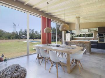 Casa · 300m² · 4 Ambientes · 2 Cocheras · El Aduar Casa 4 Amb Dep Pileta Zarate