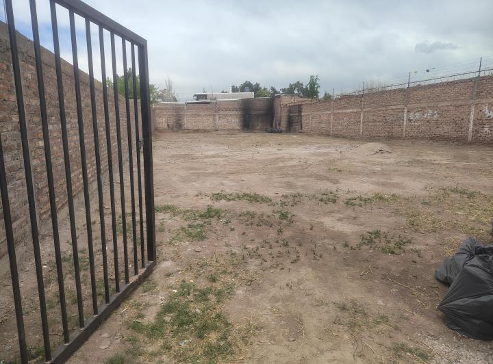 Terreno · 716m²