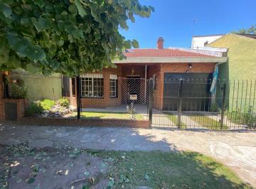 Casa · 132m² · 4 Ambientes · 1 Cochera · En Venta Hermosa Casa de 4 Ambientes 2 Baños + Depto Fondo a Terminar Tomo Menor Valor F: 10259