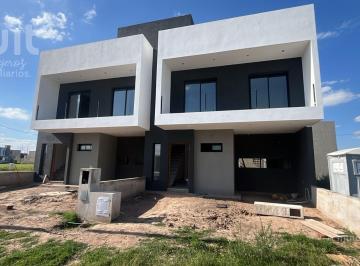 Casa · 140m² · 5 Ambientes · Dúplex Premium Único en Manantiales!