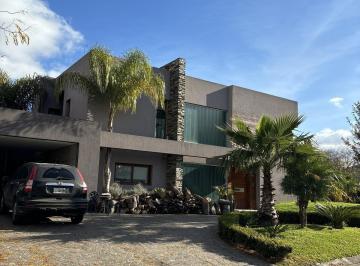 Casa · 350m² · 5 Ambientes · 1 Cochera · Casa en Fincas de Hudson