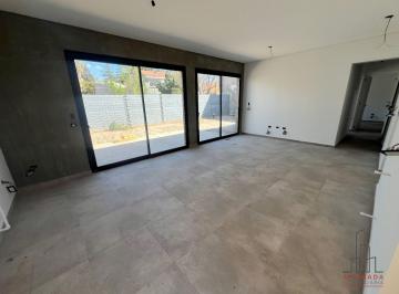Casa de 5 ambientes, Ciudad de Mendoza · Casa en Venta en Barrio Privado Jardines de Karakorum