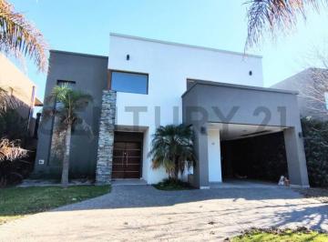 Casa · 270m² · 4 Ambientes · 2 Cocheras · Alquiler de Casa 4 Ambientes en Barrio Cerrado Haras María Victoria, Moreno.