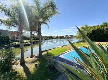 Casa · 420m² · 7 Ambientes · 2 Cocheras · Impecable Casa en Venta en Cabos del Lago.