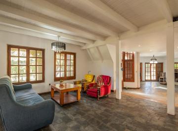 Casa · 430m² · 6 Ambientes · 3 Cocheras · Casa en Venta en Gonnet
