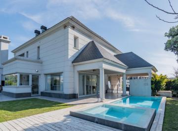 Casa · 300m² · 5 Ambientes · 3 Cocheras · Casa en Nuevo Quilmes