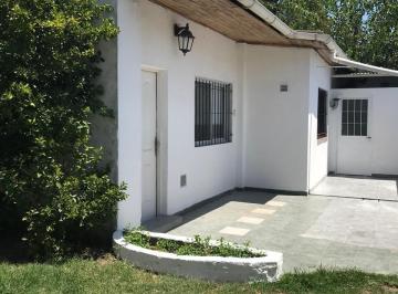PH de 3 ambientes, Esteban Echeverría · Excelente Casa Interna con 2 Dorm. y Parque en Luis Guillón