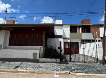 Casa de 3 ambientes, Santo Tomé · Inmueble Ubicado en Una Zona Muy Buena de Santo Tomé