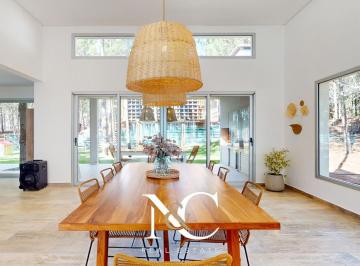 Casa · 240m² · 5 Ambientes · Casa en Venta en Pinamar Barrio Pioneros Seguridad 24hs