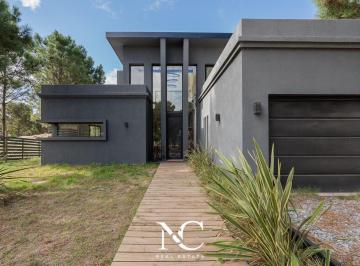 Casa · 200m² · 4 Ambientes · 1 Cochera · Casa en Venta en Costa Esmeralda Al Golf