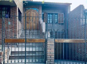 Casa · 290m² · 7 Ambientes · 2 Cocheras · Hermosa, Luminosa y Amplia Casa en Venta en La Sexta Sección de La Ciudad de Mendoza.