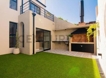 Casa · 137m² · 4 Ambientes · 1 Cochera · Venta Casa de 3 Dormitorio en Barrio Refinerias, Rosario | Canning 200