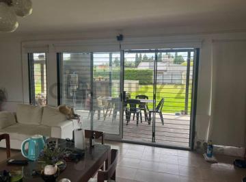Casa · 57m² · 4 Ambientes · Casa en Venta en Villa Parque Sicardi
