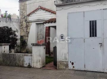 Casa · 120m² · 4 Ambientes · 1 Cochera · Casa a Refaccionar\demoler en Barrio Candioti Norte