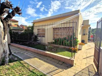 Casa de 3 ambientes, Lanús · Casa de 3 Ambientes en Excelentes Condiciones con Importante Jardín