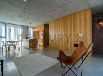 Casa · 95m² · 4 Ambientes · 2 Cocheras · Triplex en Venta 2 Dorm. en City Bell Entre Caminos