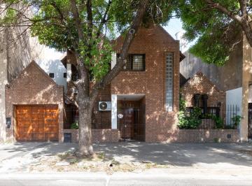 Casa · 197m² · 9 Ambientes · 2 Cocheras · Venta - Casa de Dos Plantas y Cuatro Dorm. - Barrio Gral Jose de San Martin
