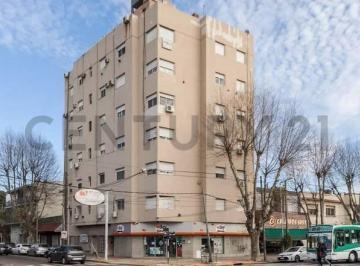 Departamento · 71m² · 3 Ambientes · Venta, Luminoso 3 Ambientes y Medios Sobre Av Mitre, Sarandi, Decoracion con Ia