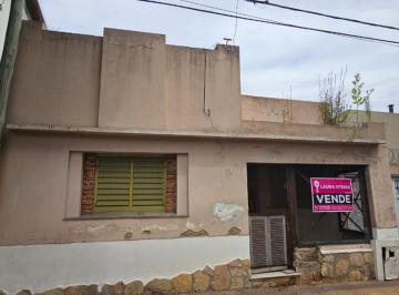 Casa · 100m² · 3 Ambientes · 1 Cochera · Venta Lote de 469 m con Casa + Depto Interno a Reciclar