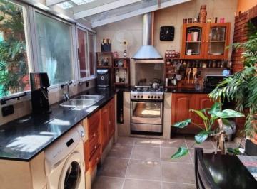 Casa · 71m² · 4 Ambientes · Venta Muy Buen PH, 3 Dorm., Reciclado. Cómodo y Moderno.