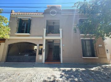 Casa · 200m² · 8 Ambientes · 4 Cocheras · Casa - Capital