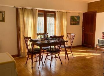 Casa · 164m² · 4 Ambientes · 1 Cochera · Chalet Amoblado en Punta Mogotes