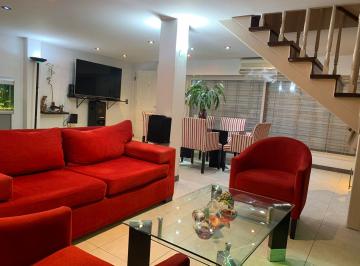 Casa · 300m² · 5 Ambientes · 2 Cocheras · Casa en Muy Buen Estado