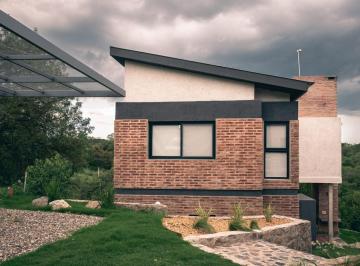 Casa · 180m² · 4 Ambientes · 2 Cocheras · Vendo Casa Posta Carreta Club de Campo