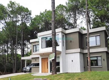 Casa · 250m² · 5 Ambientes · 1 Cochera · Alquilo Casa a Estrenar Cul de Sac Selene 1143 Pinamar