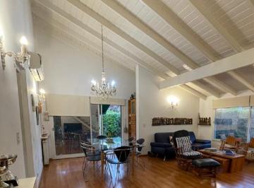 Casa · 155m² · 4 Ambientes · 2 Cocheras · Casa en Mapuche