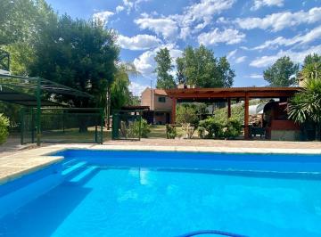 Casa · 300m² · 7 Ambientes · 3 Cocheras · Casa en Fisherton!