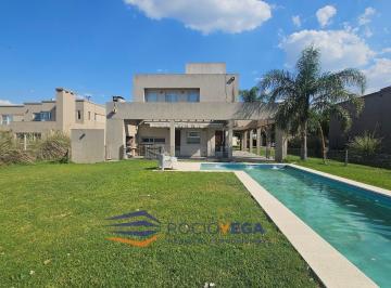 Casa · 270m² · 4 Ambientes · 2 Cocheras · Casa en Venta Y/o Alquiler en Terravista, General Rodriguez