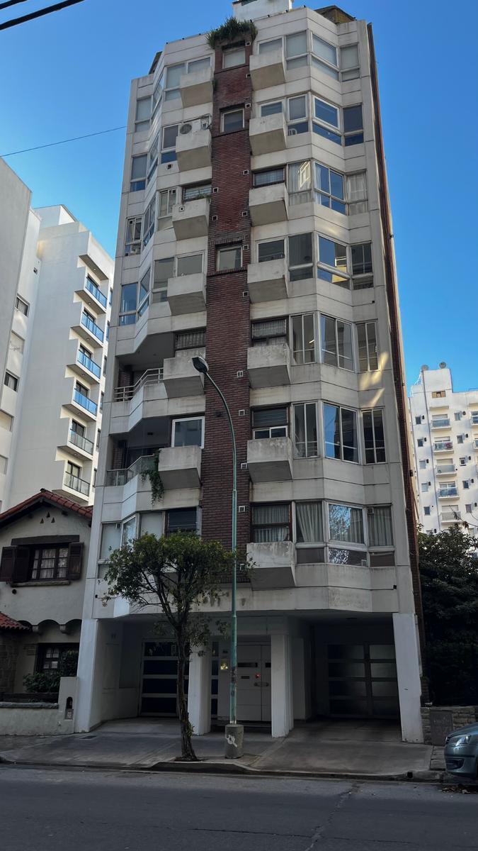 Piso completo de categoría 4 amb, 135m² con cochera — Macrocentro