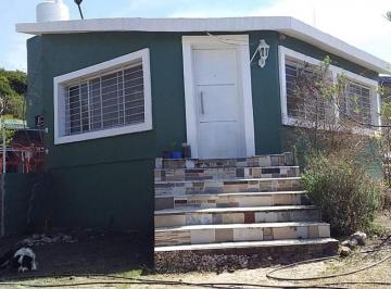 Casa · 141m² · 3 Ambientes · 1 Cochera · Se Vende Casa en Tanti - Terreno de 1776 m² Apto Credito