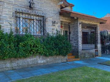 Casa · 150m² · 4 Ambientes · 1 Cochera · Casa en Punta Mogotes