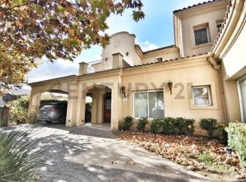 Casa · 290m² · 5 Ambientes · 4 Cocheras · Casas en Venta en Ombúes Barrio Privado, 4 Dorm. con Pileta, Hudson.