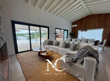 Casa · 290m² · 6 Ambientes · Casa en Venta en Costa Esmeralda
