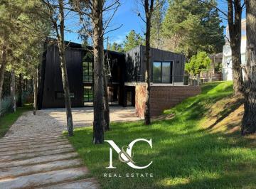 Casa · 260m² · 5 Ambientes · 2 Cocheras · Casa en Venta en Costa Esmeralda