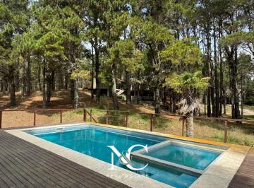 Casa · 160m² · 4 Ambientes · Casa en Venta en Costa Esmeralda con Gas Natural