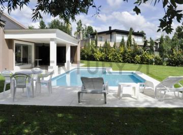 Casa · 365m² · 6 Ambientes · 2 Cocheras · Exclusiva Casa en Venta Club de Campo Los Pingüinos